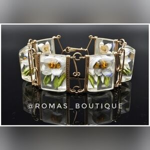 Vintage Floral Lucite Reverse Bracelet With 9 Karat Gold Wire